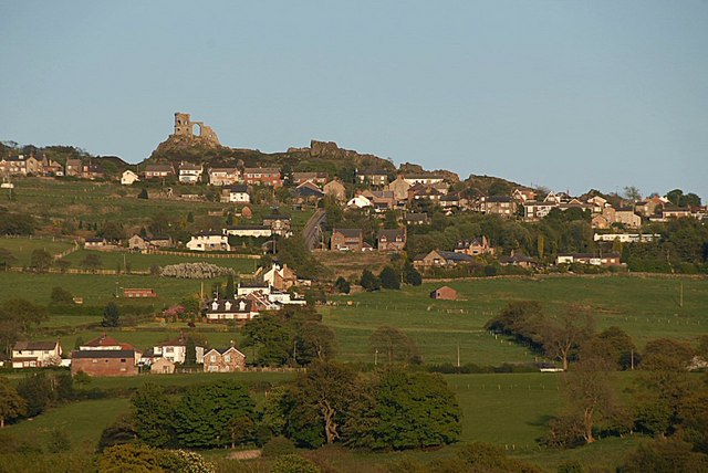 Mow Cop viewed from Congleton Road - geograph.org.uk - 1528417