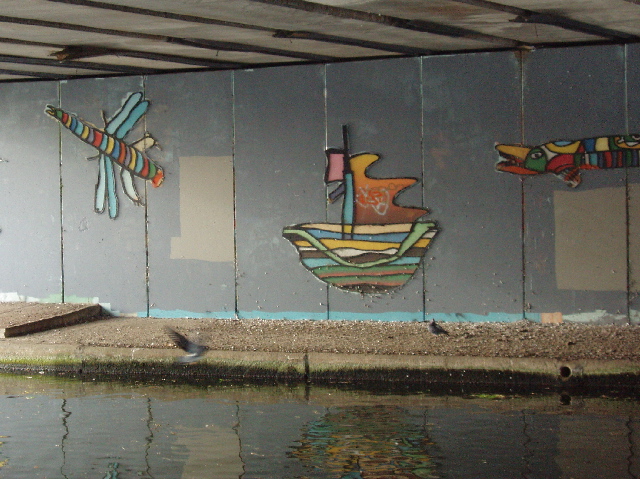 File:Mural under A40 canal bridge - geograph.org.uk - 653819.jpg