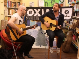 File:Neil Pennycook and Scott Hutchison.jpg