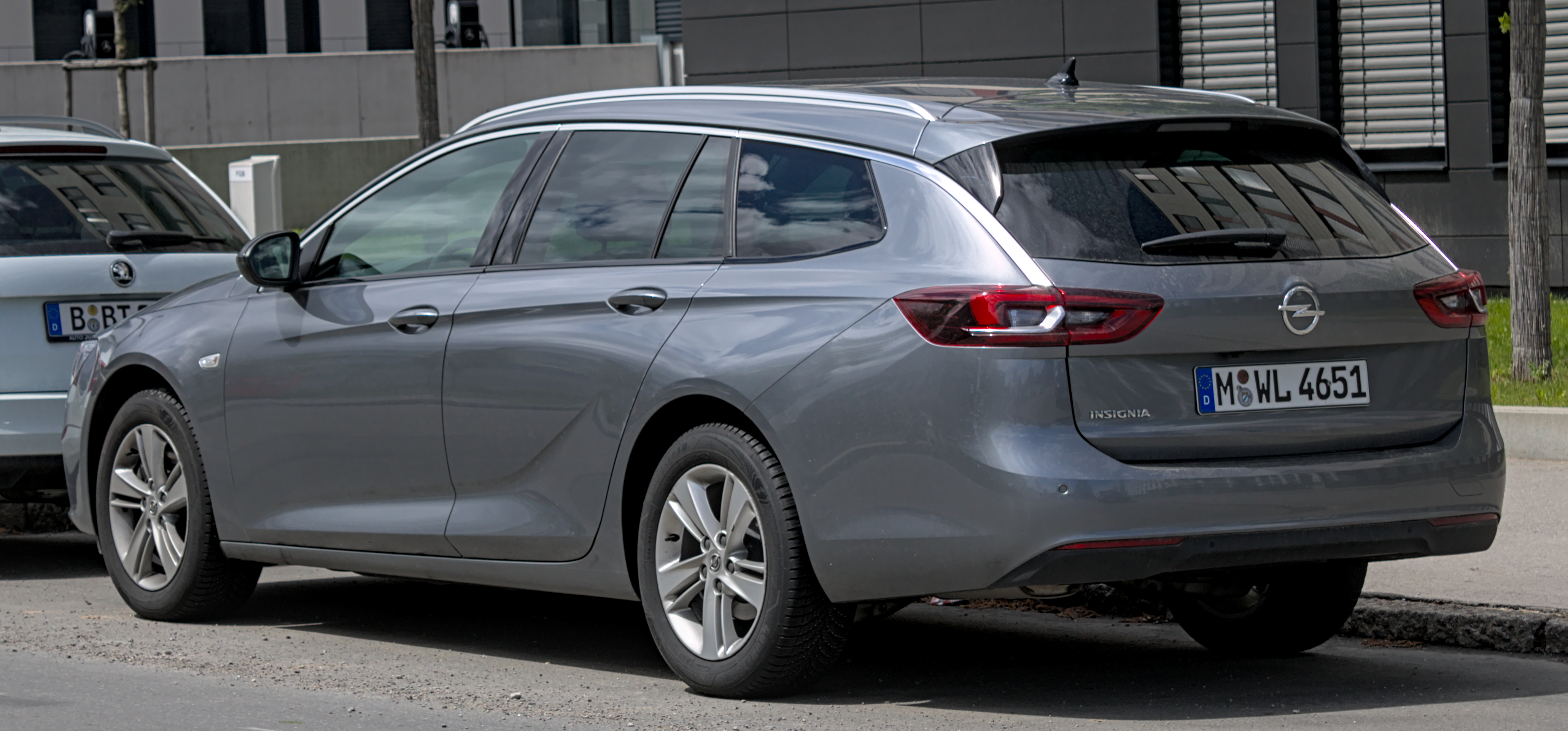 File:Opel Insignia 4 touring 16 Turbo 180 CV.JPG - Wikimedia Commons