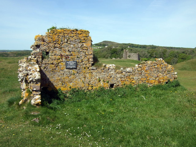 File:Pennard, ruined church and castle - geograph.org.uk - 1307691.jpg