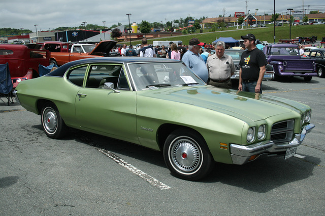 File:Pontiac LeMans 2.jpg