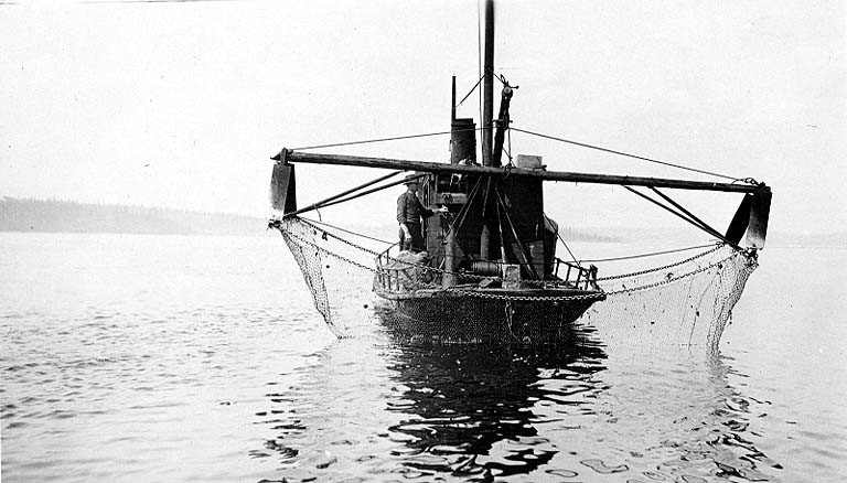 File:Purse seining boat, location unknown, nd (COBB 314).jpeg