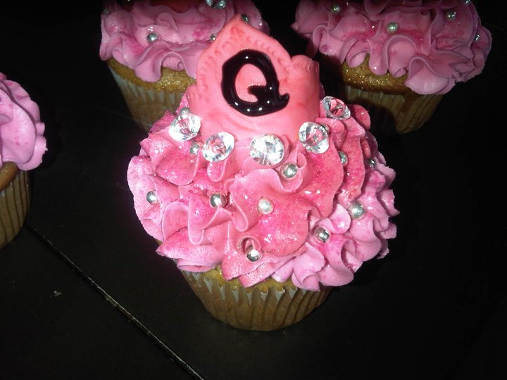 File:Queenies Cupcake (5214906830).jpg