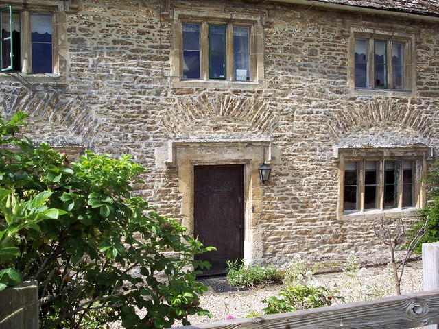 File:Sevenhampton House - Detail - geograph.org.uk - 496642.jpg