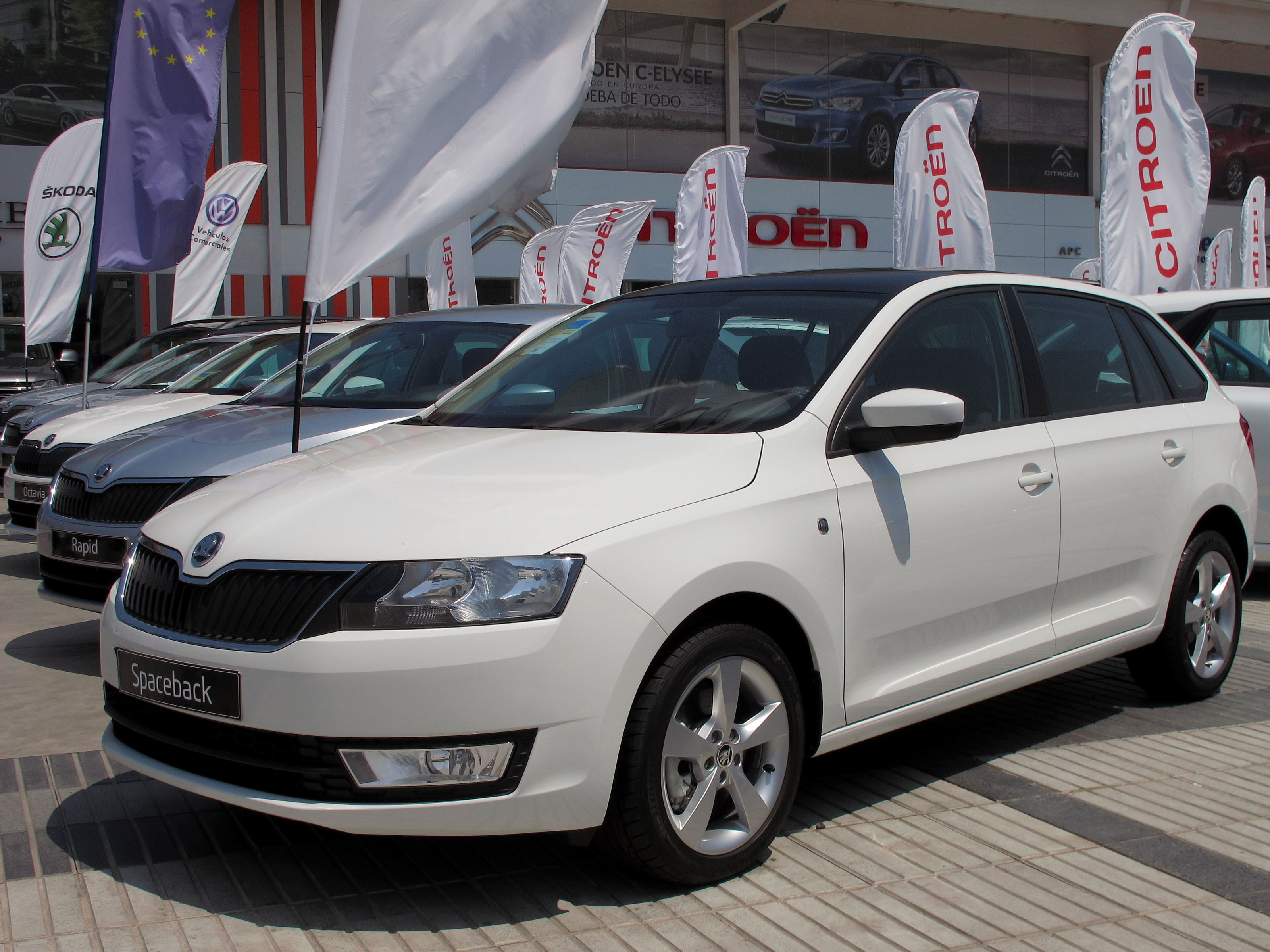 File:Skoda Rapid Spaceback 1.2 TSI Style Plus – Frontansicht, 15. März  2014, Düsseldorf.jpg - Wikimedia Commons