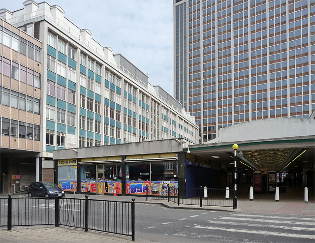 File:St George's Walk (1) - geograph.org.uk - 2631951.jpg