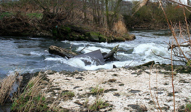 File:The Weir Breach - geograph.org.uk - 1183508.jpg