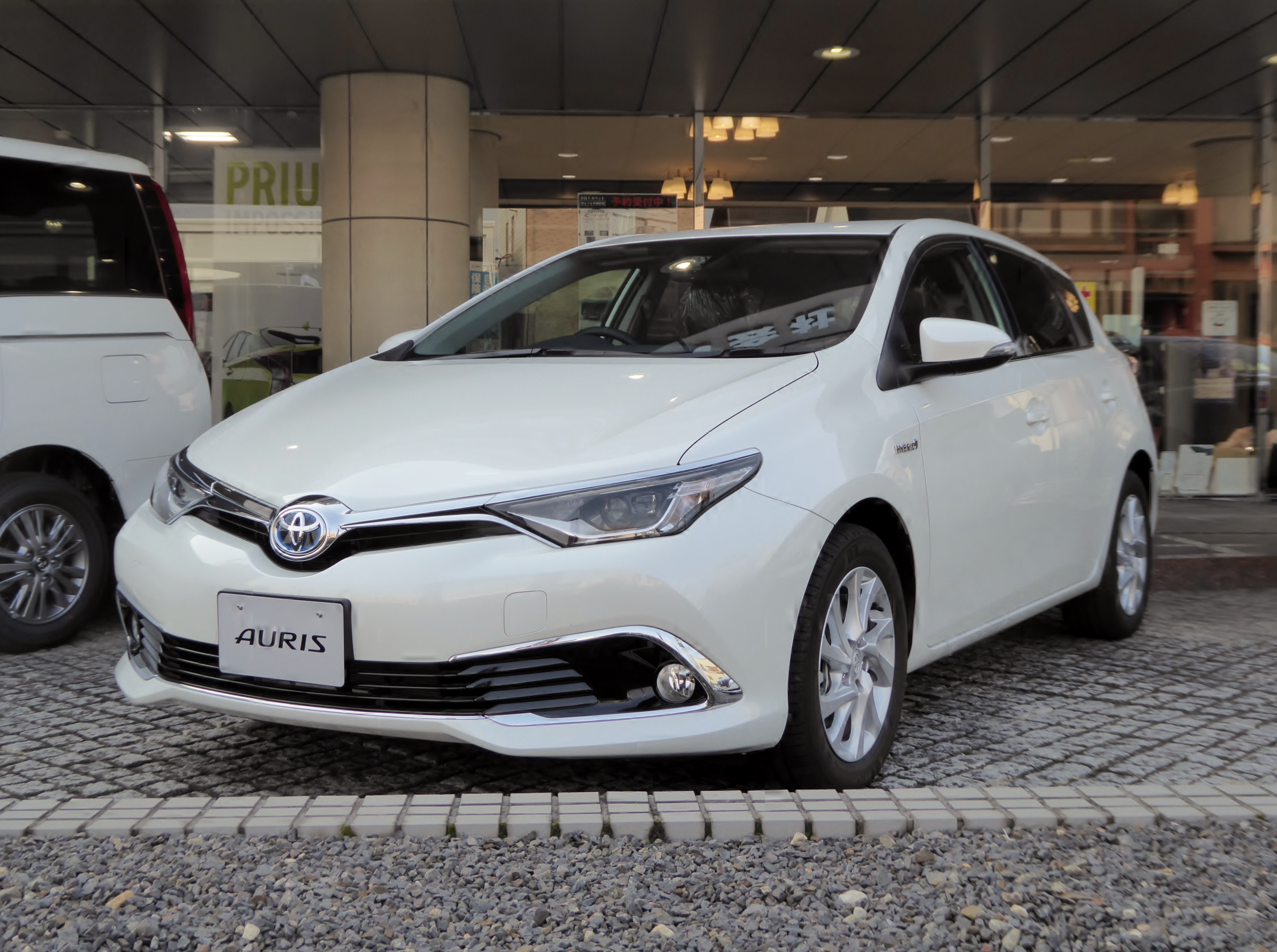 File:Toyota AURIS HYBRID (DAA-ZWE186H-BHXNB).jpg - Wikipedia