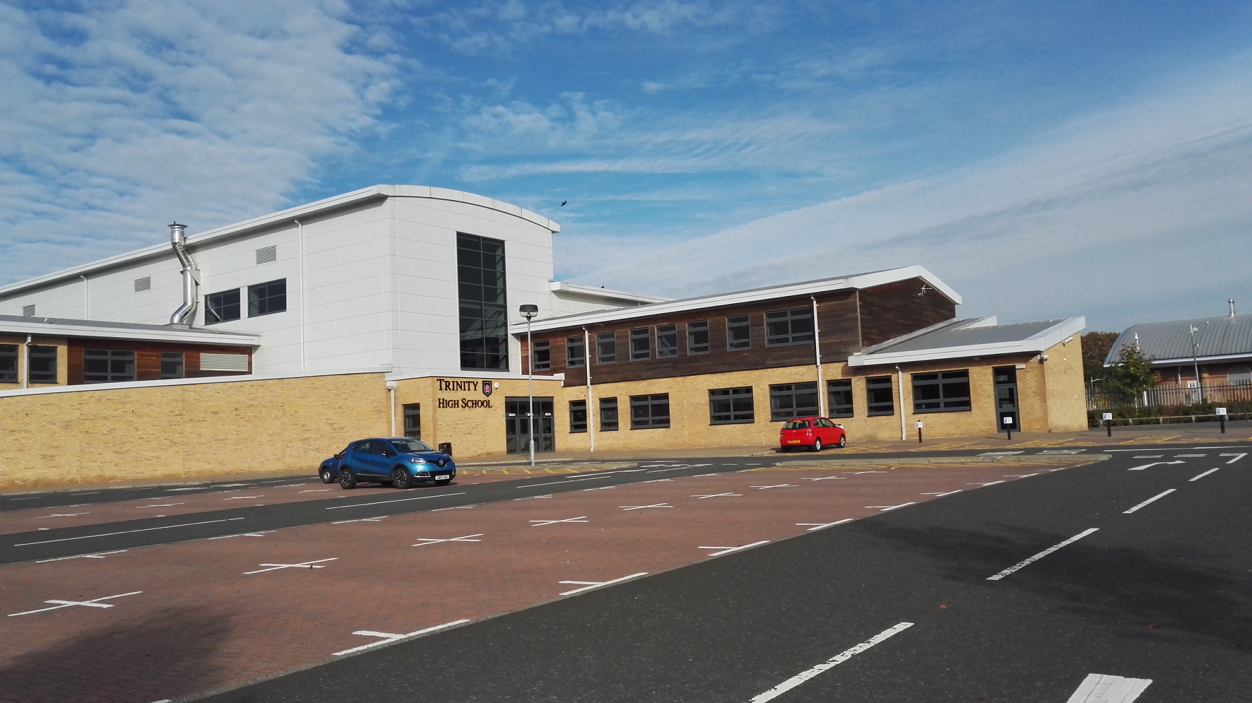 https://upload.wikimedia.org/wikipedia/commons/c/cf/Trinity_High_School_Rutherglen.jpg