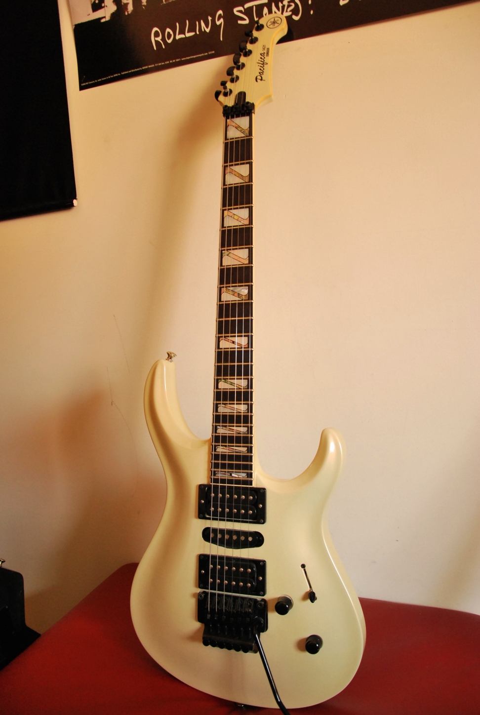 File:1991 Yamaha Pacifica 1421 - Pearl White (5848638572).jpg