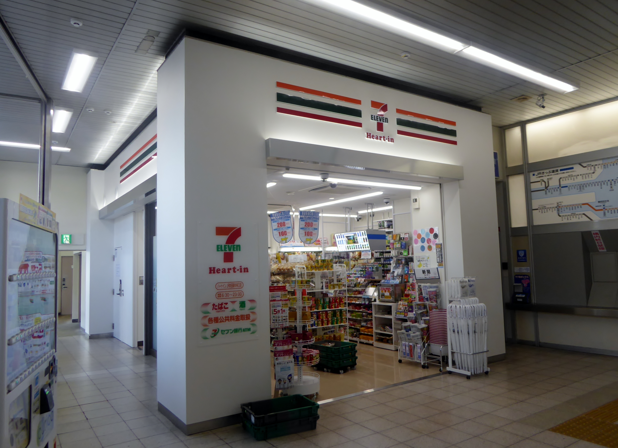 File:Interior of Seven-Eleven.jpg - Wikimedia Commons