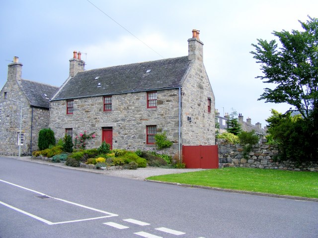 File:A Dwelling at Grantown - geograph.org.uk - 913681.jpg