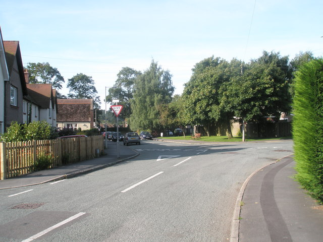 File:Approaching the junction of Essex Road and Lutwyche Road - geograph.org.uk - 1449182.jpg