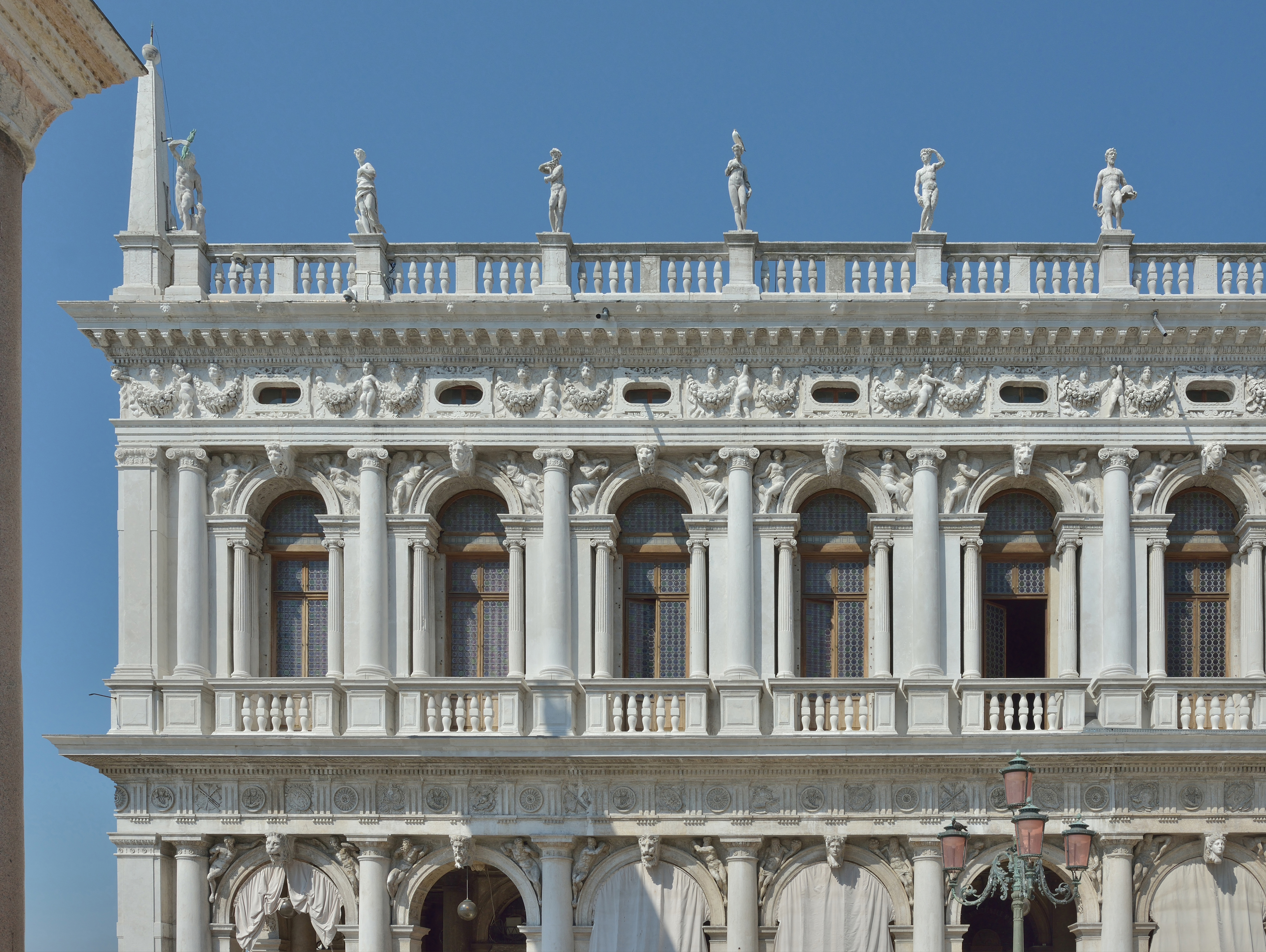 File:Biblioteca marciana Venezia facciata est.jpg - Wikimedia Commons