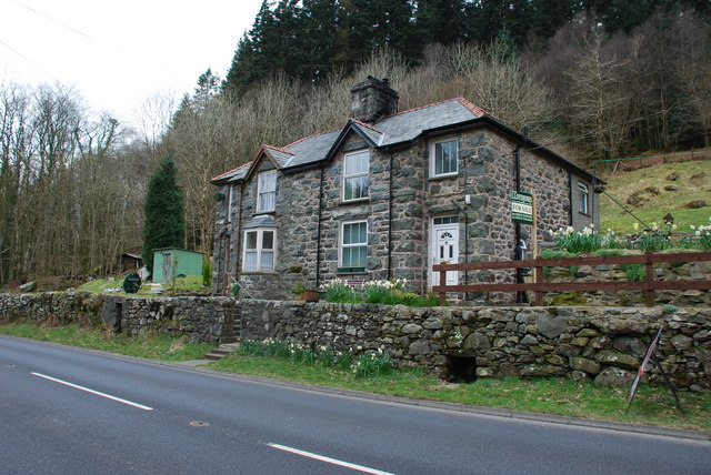 File:Bryn golau - geograph.org.uk - 386799.jpg