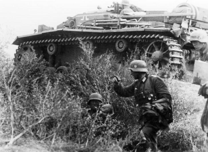 File:Bundesarchiv Bild 183-B28822, Russland, Kampf um Stalingrad, Infanterie.jpg