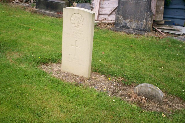 File:Cemetery, Whitland - geograph.org.uk - 1384041.jpg