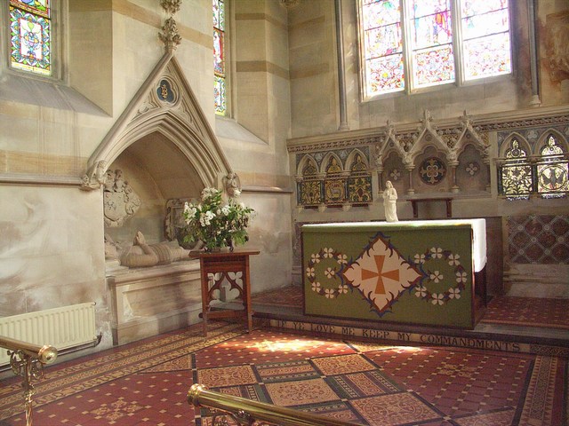 File:Chancel in St Mary's Church, Frampton - geograph.org.uk - 534078.jpg