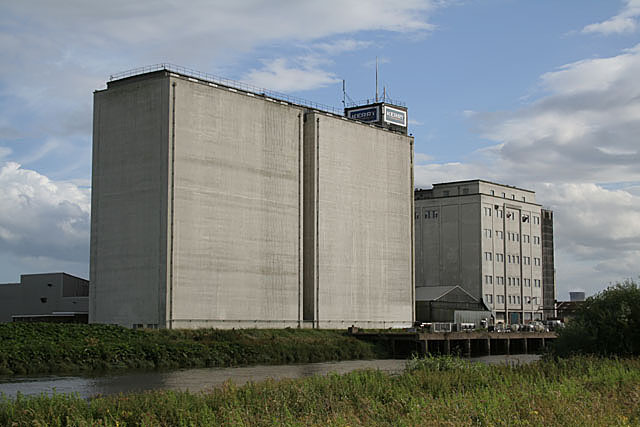 File:Concrete blocks - geograph.org.uk - 484923.jpg