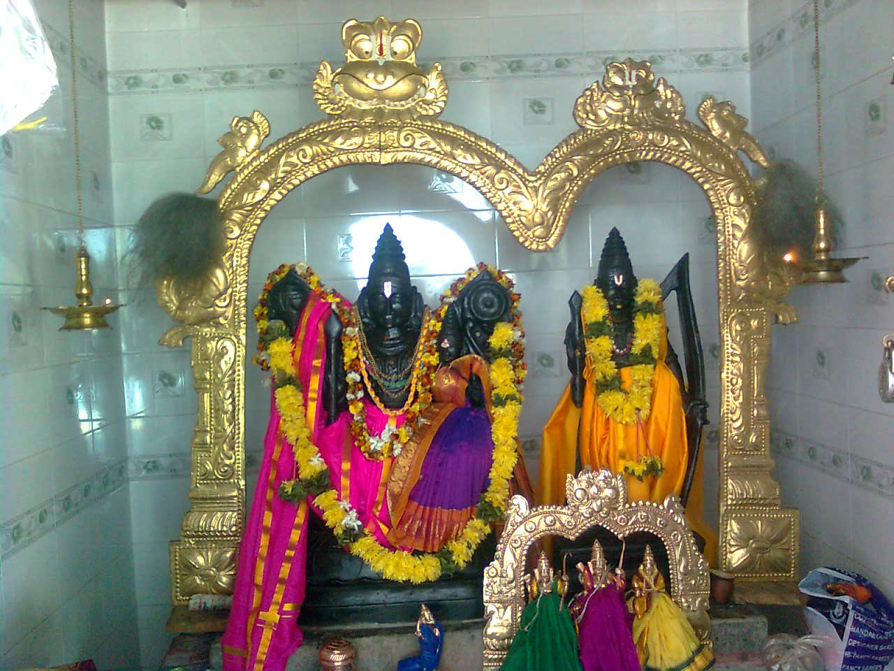 File:Dieties of Lord Rama, Seeta and Lakshmana at Pogallapalli ...