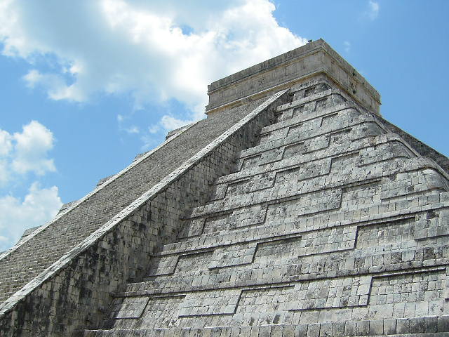 File:El Castillo - Chichen Itza, Mexico - panoramio - Malarkey83 (1).jpg