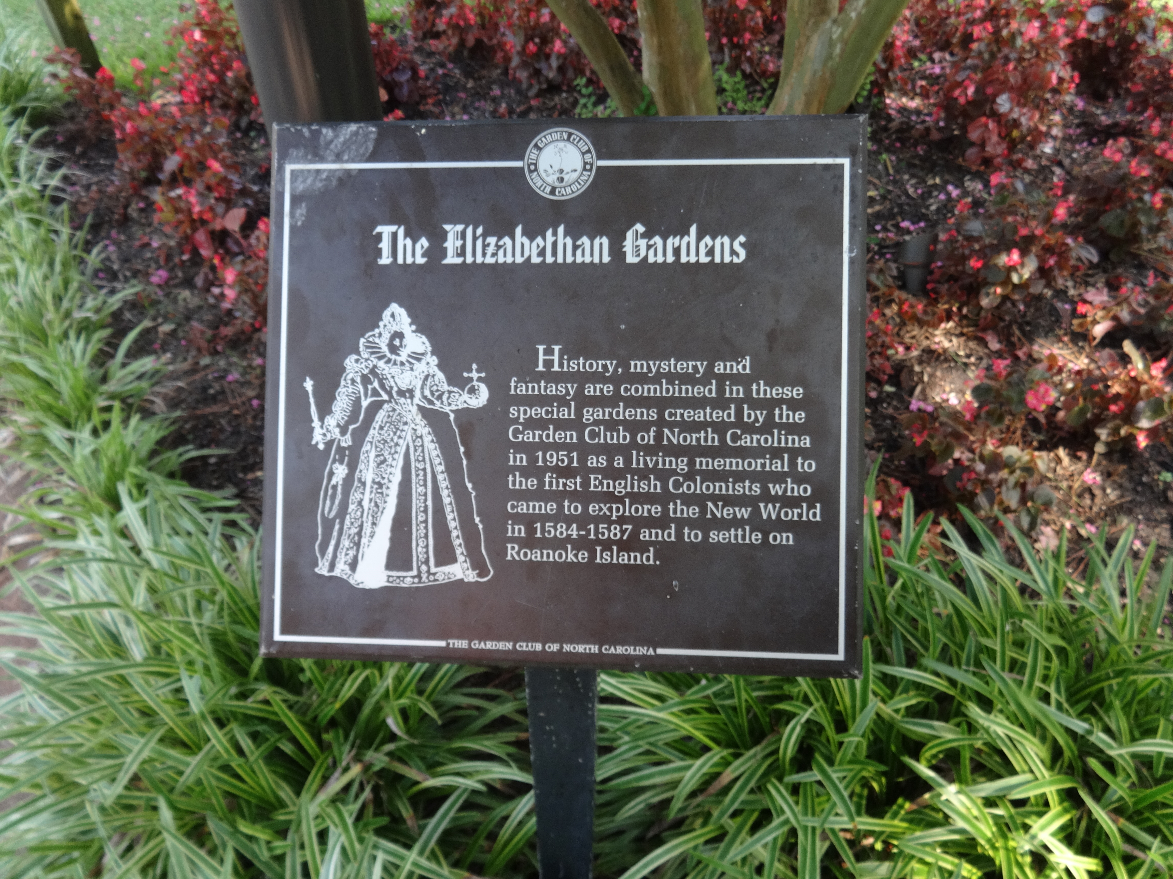 File Elizabethan Gardens 01 Jpg Wikimedia Commons