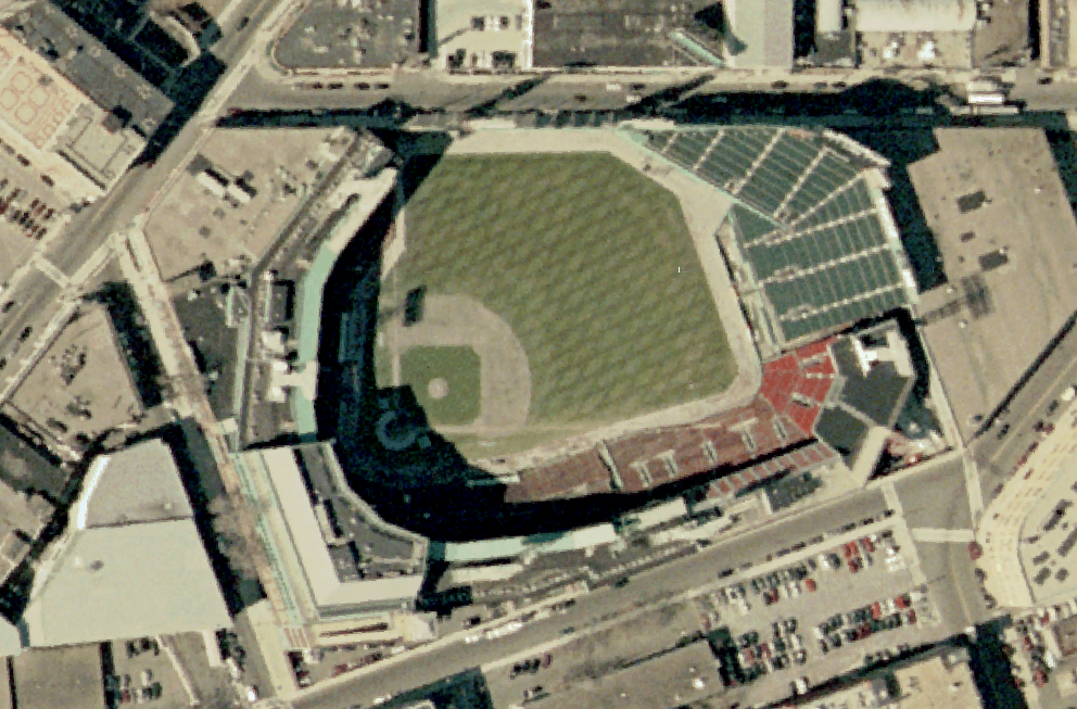 Fenway Park - Wikipedia