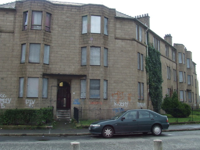 File:Flats near Ibrox Stadium - geograph.org.uk - 763809.jpg