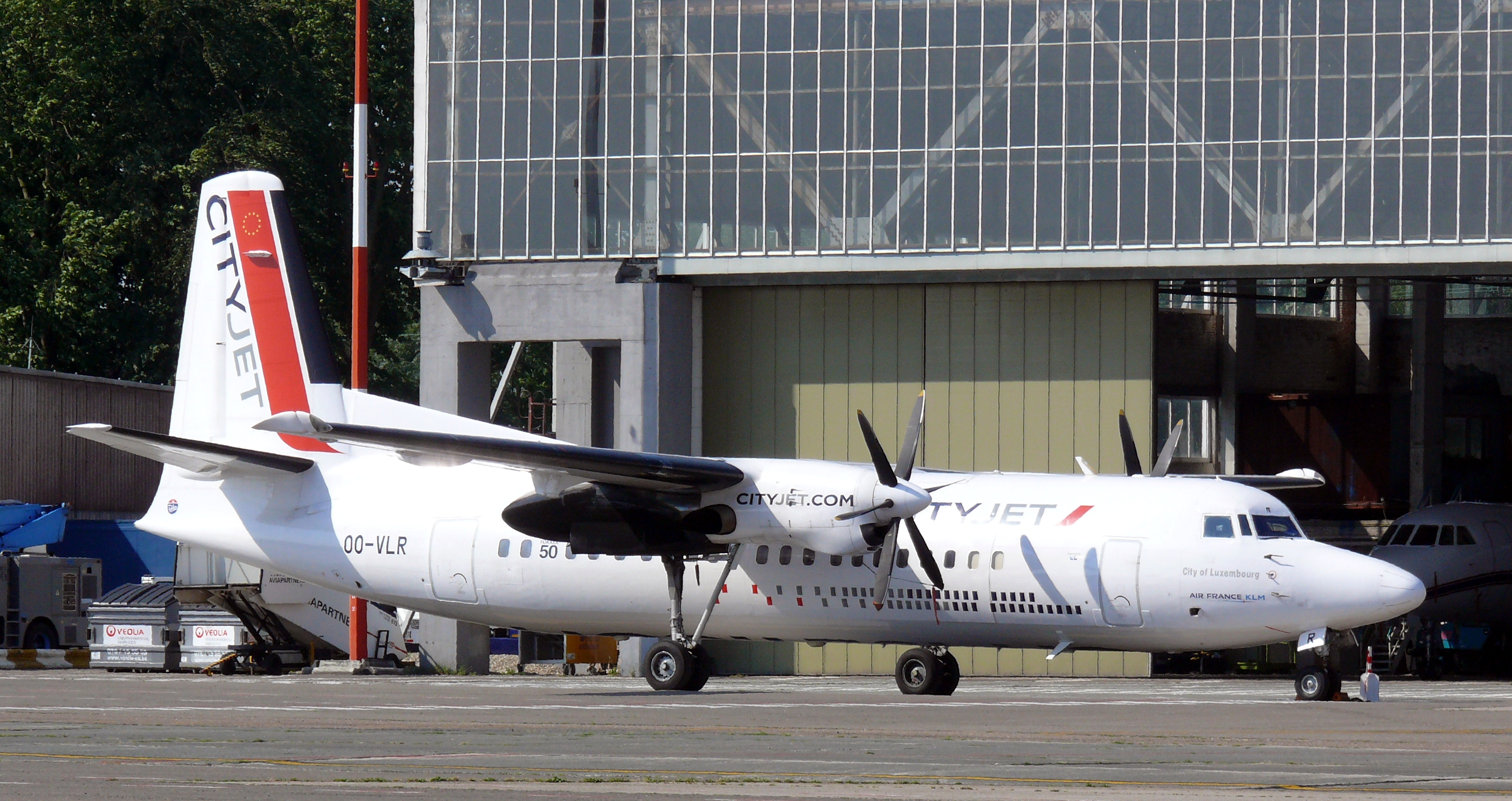 rand Parana rivier hoesten File:Fokker F50 OO-VLR.jpg - Wikimedia Commons