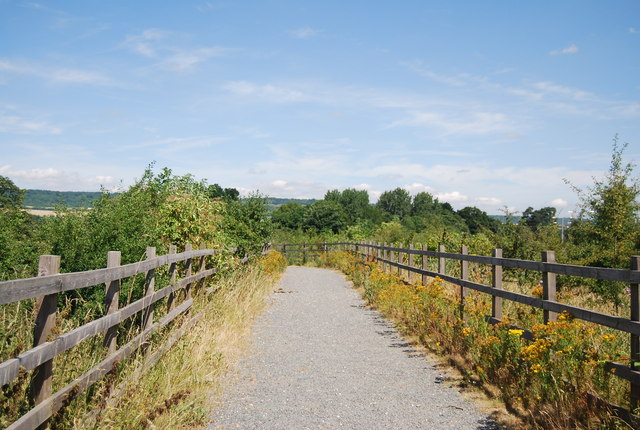 Footpath west of the Leybourne bypass - geograph.org.uk - 2057161