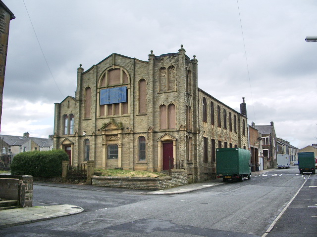 File:Former Methodist Chapel on Claremont Street, Burnley - geograph.org.uk - 765374.jpg