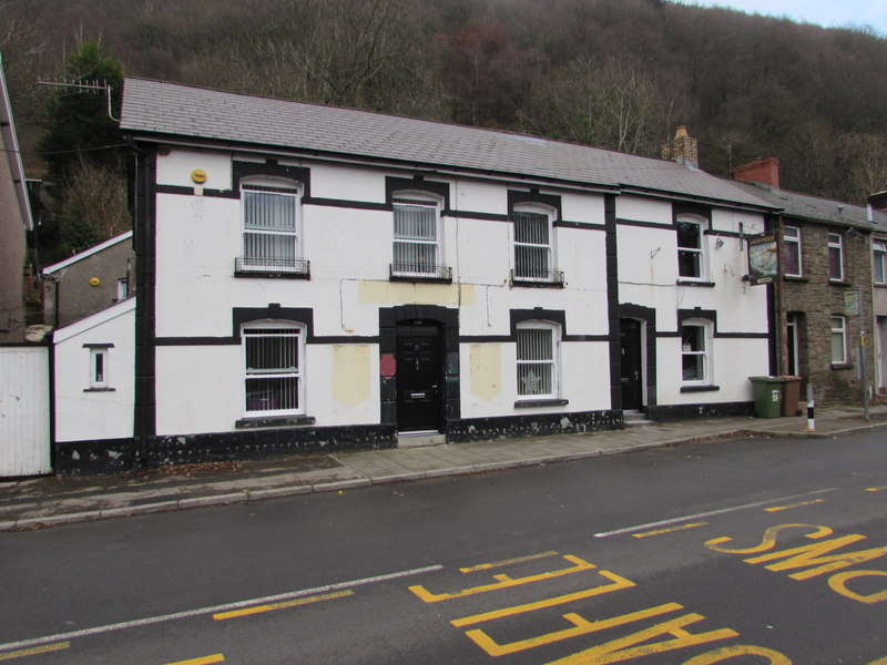 File:Former Old Swan pub, Cwmcarn - geograph.org.uk - 5245376.jpg