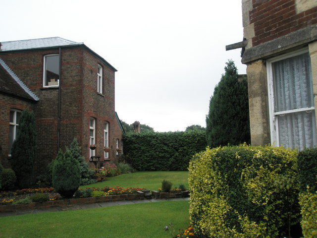 File:Garden at Bedhampton Hall Gospel Hall - geograph.org.uk - 946802.jpg