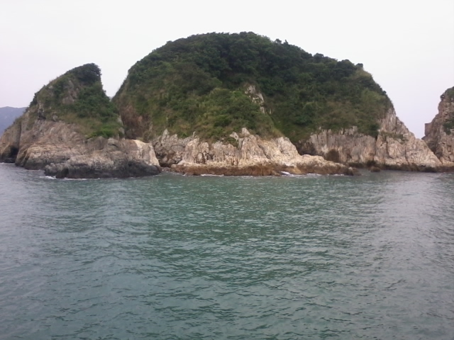 File:HK Islands District boat tour view spk Oct-2012 (4) island.jpg