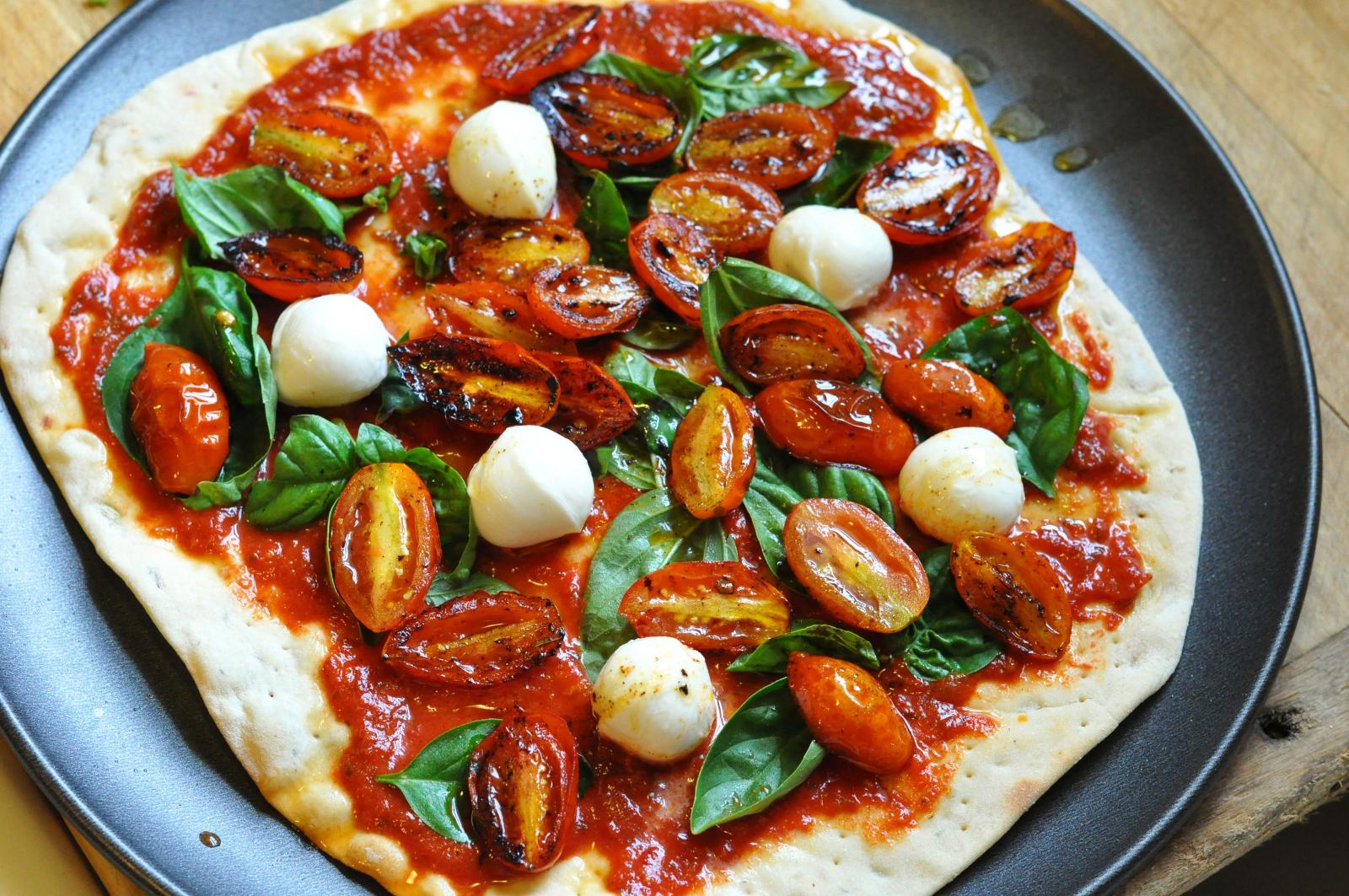 fresh mozzarella cheese pizza