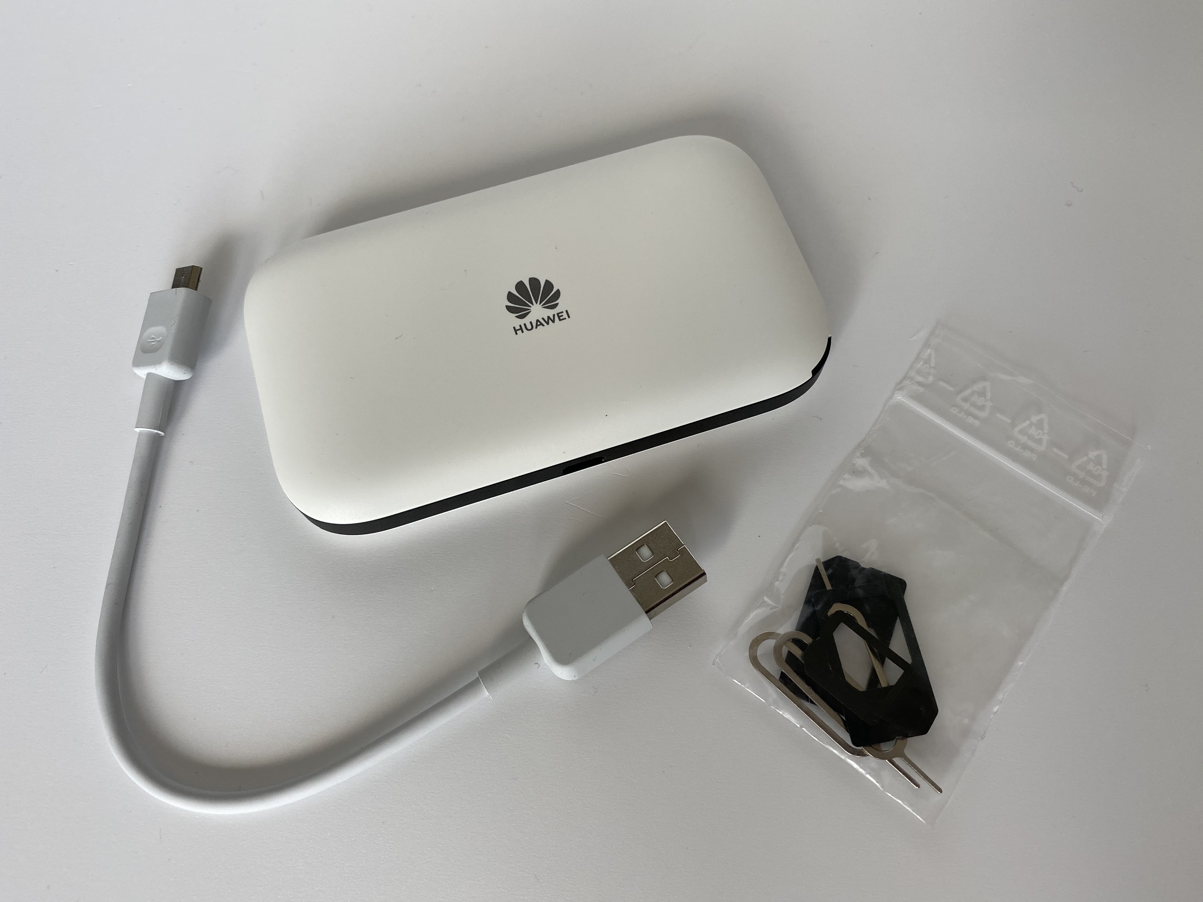 File:Huawei-E5576-320-4G-Reise-Hotspot-LTE-Router.3.jpg - Wikimedia Commons