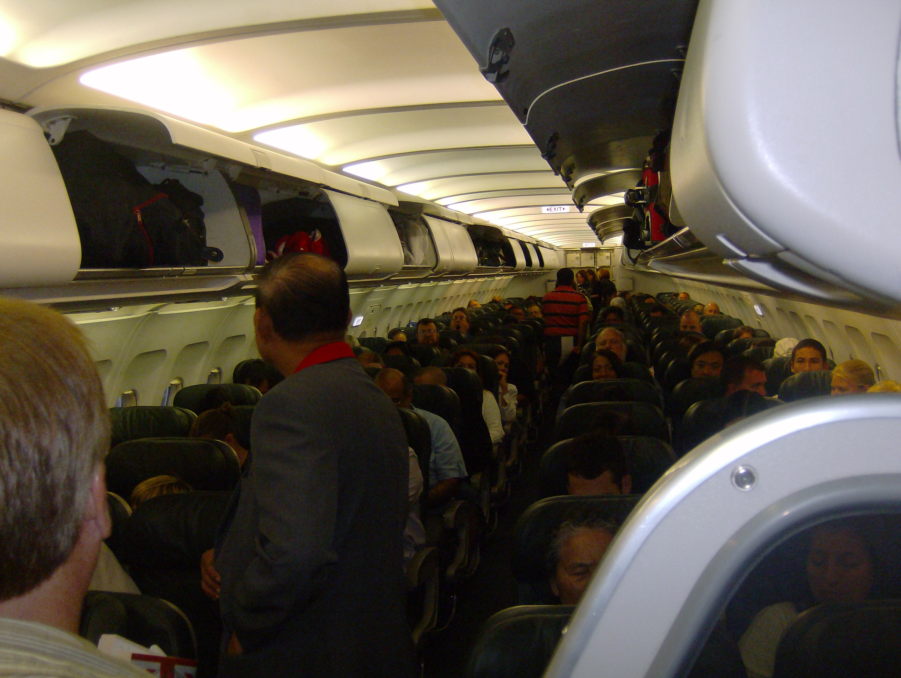 File Interior Cabin Of Frontier Airbus A319 Jpg Wikimedia Commons