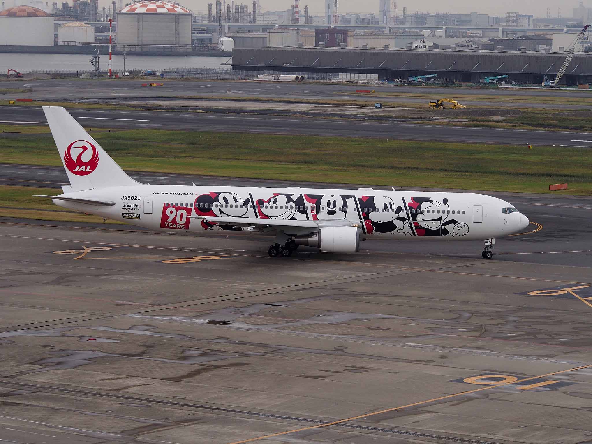 ファイル:Japan Airlines JA602J Boeing 767-346ER Dream Express 90 