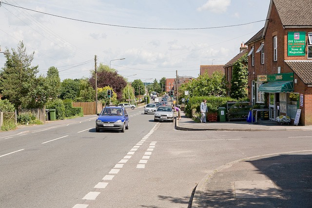 File:Junction of The Avenue and Winchester Road, Bishop's Waltham - geograph.org.uk - 842298.jpg