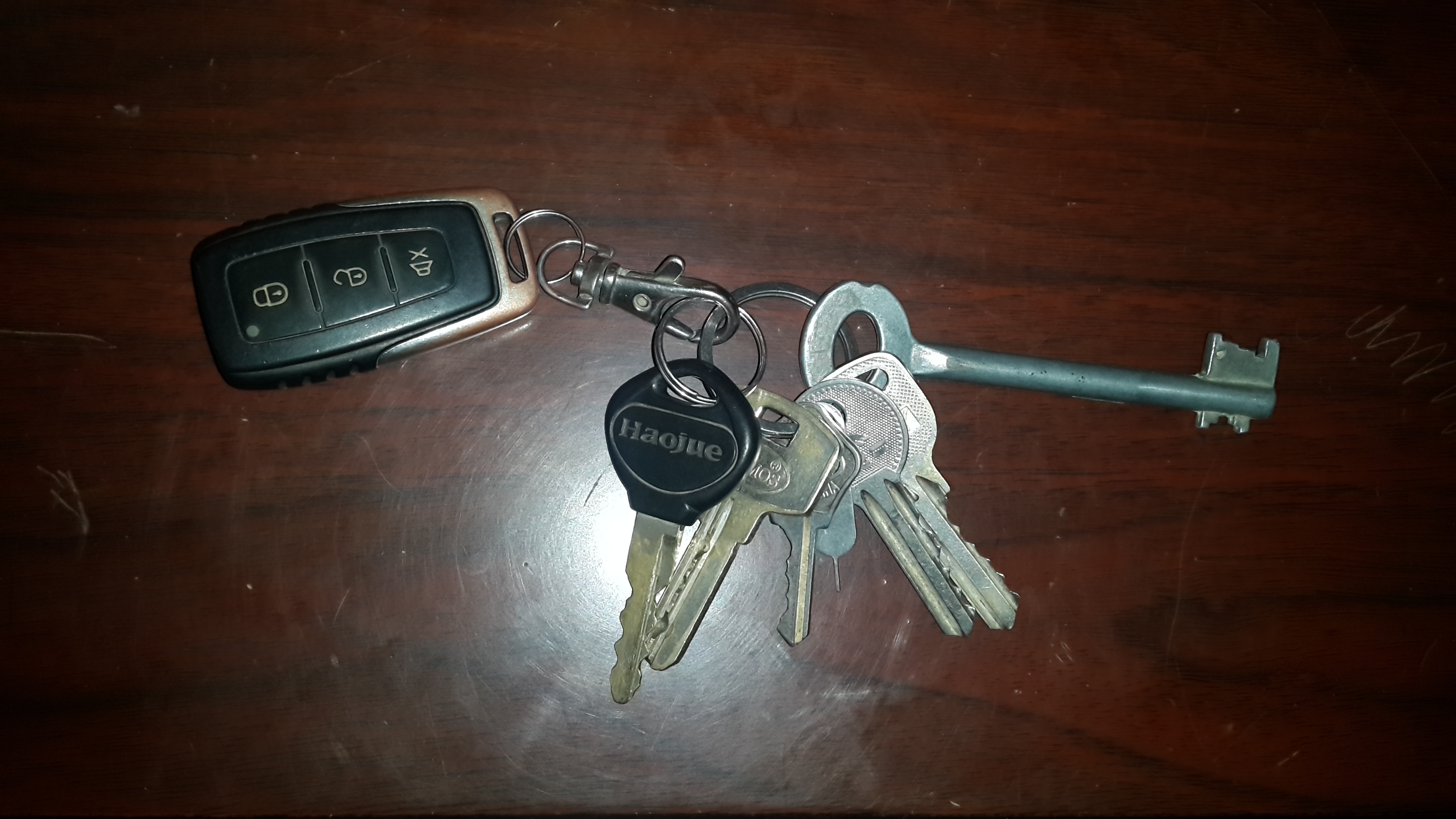 File:Car keys with keychain.jpg - Wikimedia Commons