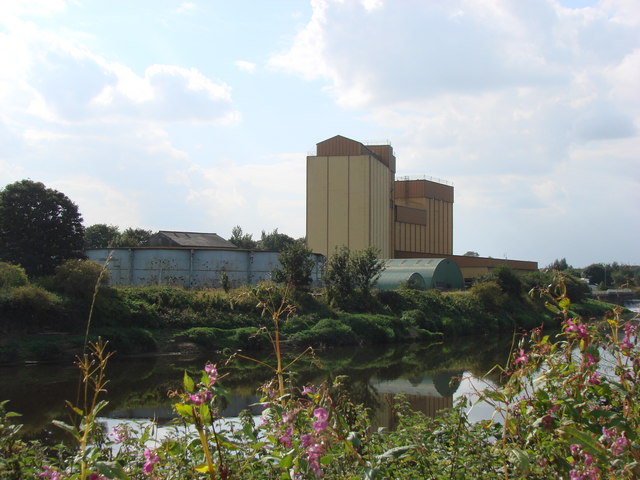 File:Kingsmill Flour Mill - geograph.org.uk - 553546.jpg