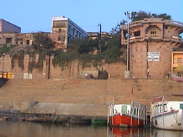 File:Kshemeshvara Ghat, Varanasi.JPG