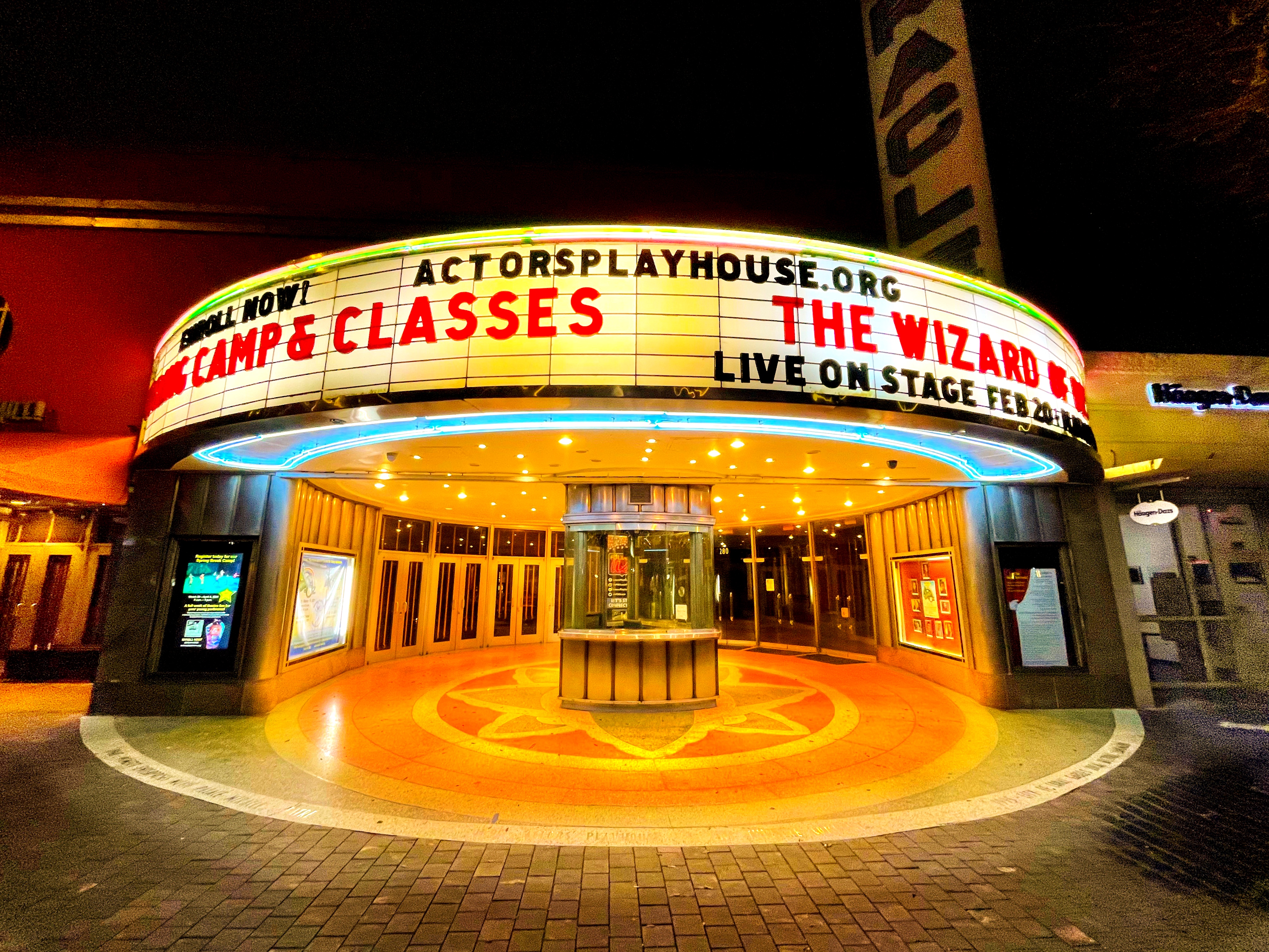 File:Miracle Theater, Coral Gables Florida - Night view with