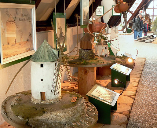 Das Internationale Wind- und Wassermühlenmuseum  Modelle_Windmuehle_Gifhorn