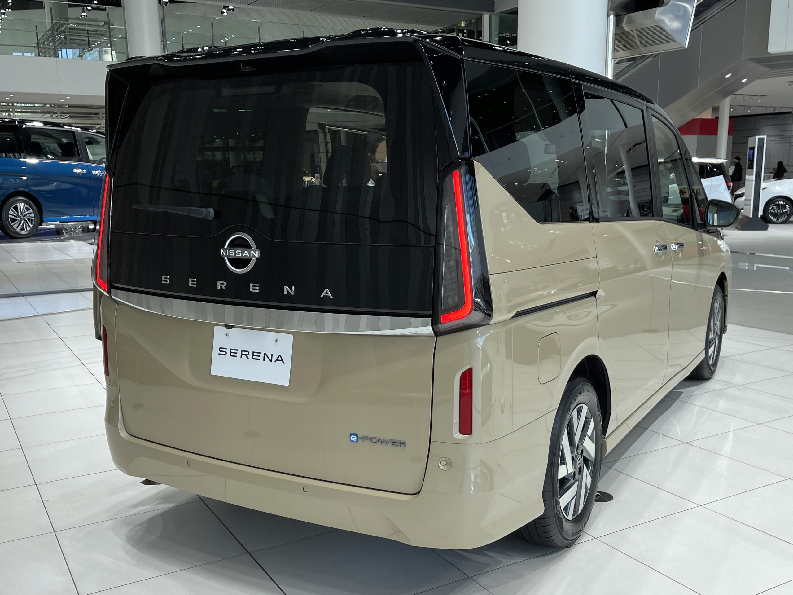 Серена е пауэр. Nissan Serena e-Power 2022. Serena EPOWER салон. Nissan Serena e Power схема. Nissan Serena e Power s 27 фотография салона.