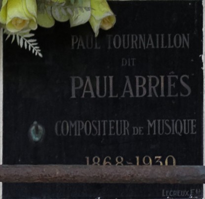File:Père-Lachaise - Division 87 - Columbarium 5353.jpg