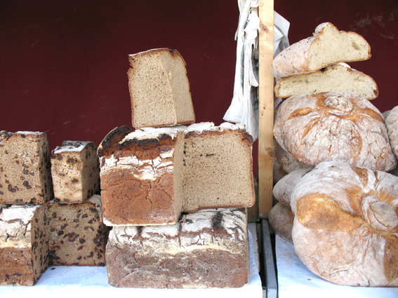 File:Pan de Galiza. VI festa da filloa da pedra. 2009. A Baña.jpg