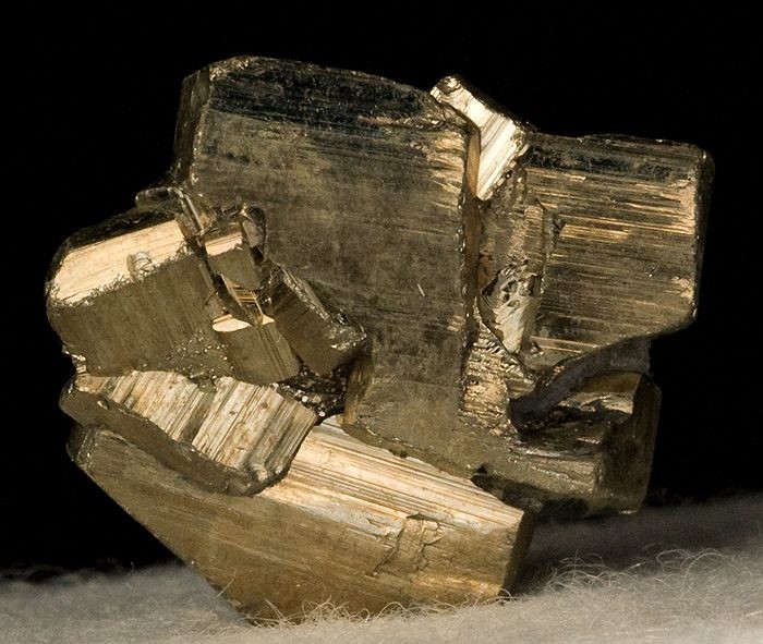 File:Pyrite-228361.jpg