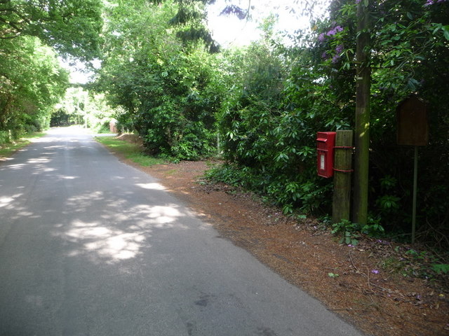 File:Redbridge, postbox No. DT2 153 - geograph.org.uk - 1365064.jpg